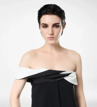 Robe de soirée asymétrique drapée en crêpe satiné