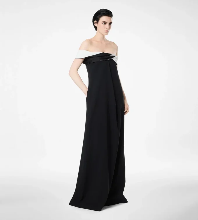 Robe de soirée asymétrique drapée en crêpe satiné