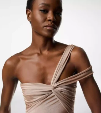 Robe de soirée asymétrique à torsade sur le devant