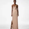 Robe de soirée asymétrique à torsade sur le devant
