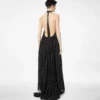 Robe de soirée en georgette de soie à col bénitier et plissé soleil avec détails en cuir Robe de soirée en georgette de soie à col bénitier et plissé soleil avec détails en cuir