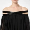 Robe de soirée en mousseline de soie brodée à épaules dénudées Robe de soirée en mousseline de soie brodée à épaules dénudées