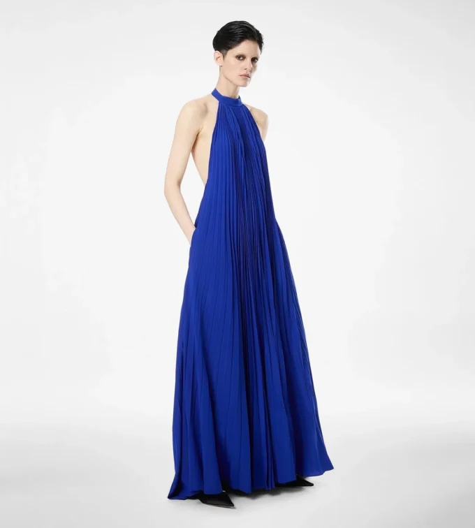 Robe de soirée en soie à plissé soleil et dos nu