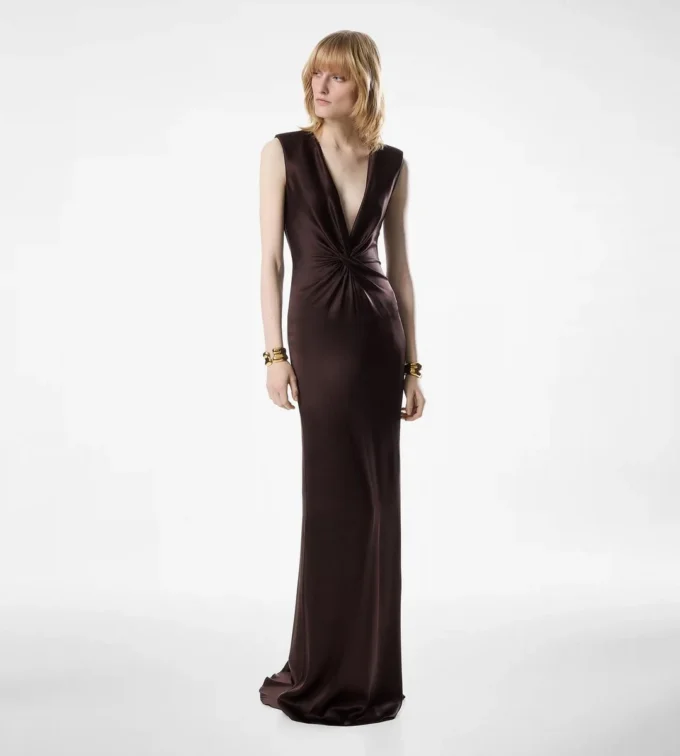 Robe de soirée en soie sans manches, décolleté en V profond et devant torsadé