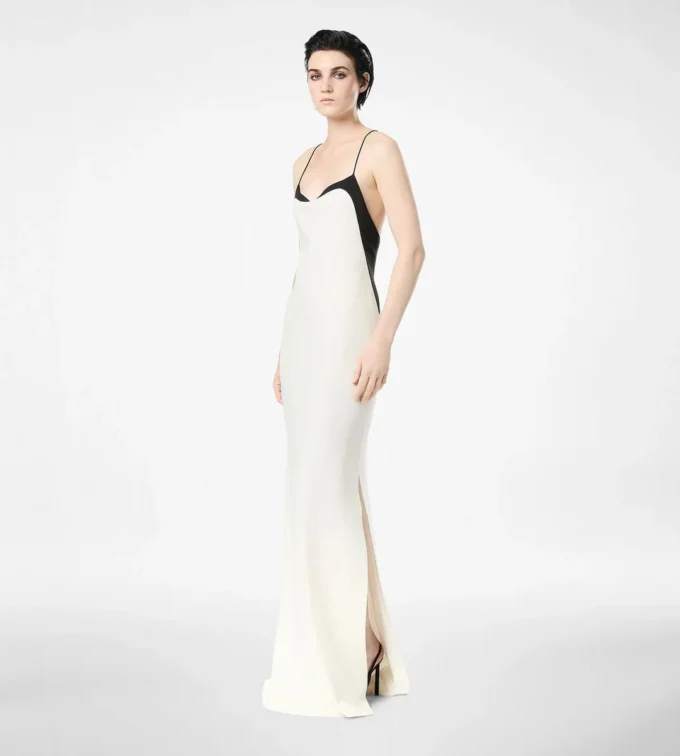 Robe de soirée en soie stretch à bretelles Robe de soirée en soie stretch à bretelles
