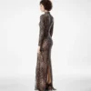 Robe de soirée à manches longues et col montant