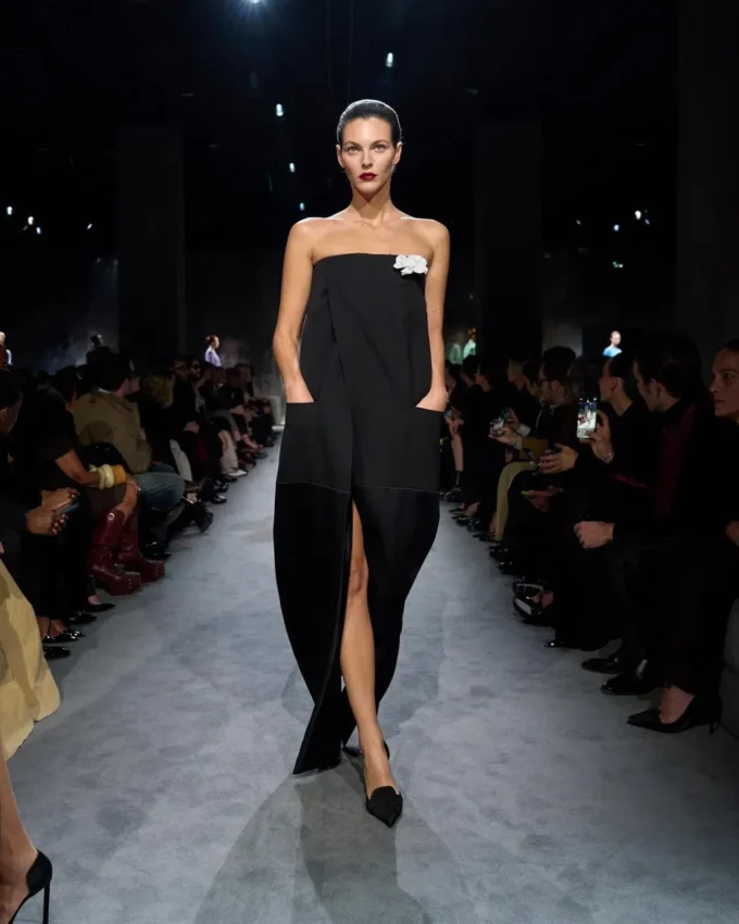 Robe de soirée sans bretelles en laine élégante Robe de soirée sans bretelles en laine élégante