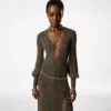 Robe longue à col en V et dos nu