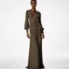Robe longue à col en V et dos nu