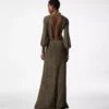 Robe longue à col en V et dos nu