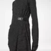 Robe longue à manches longues en soie imprimée sable avec détails en cuir Robe longue à manches longues en soie imprimée sable avec détails en cuir