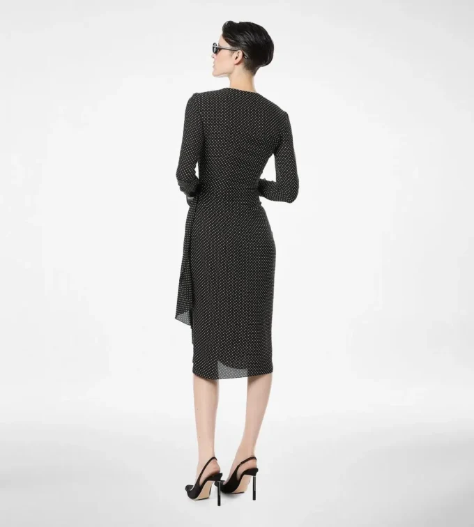 Robe longue à manches longues en soie imprimée sable avec détails en cuir Robe longue à manches longues en soie imprimée sable avec détails en cuir