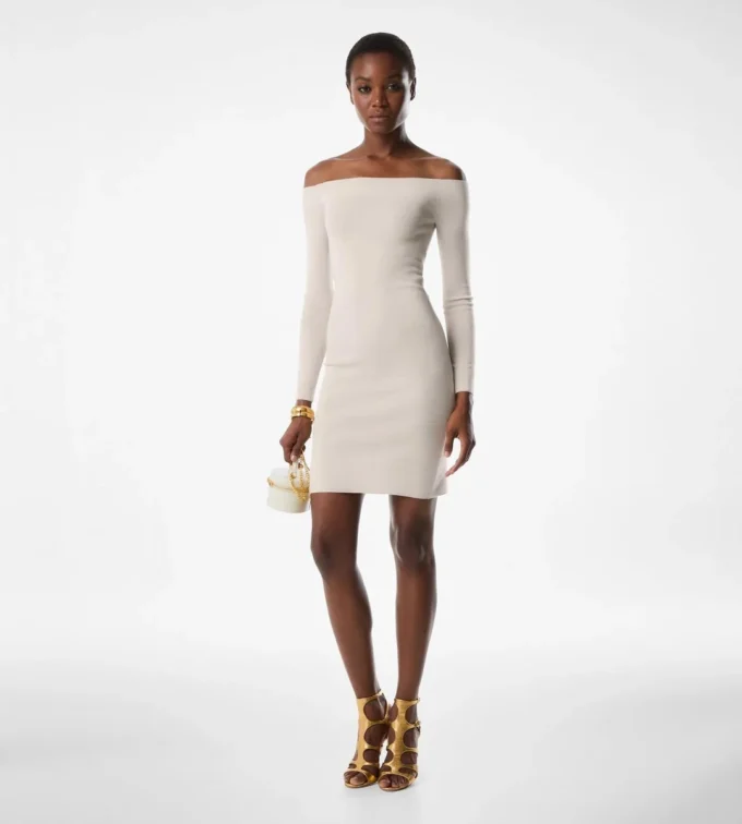 Robe à épaules dénudées