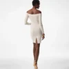 Robe à épaules dénudées