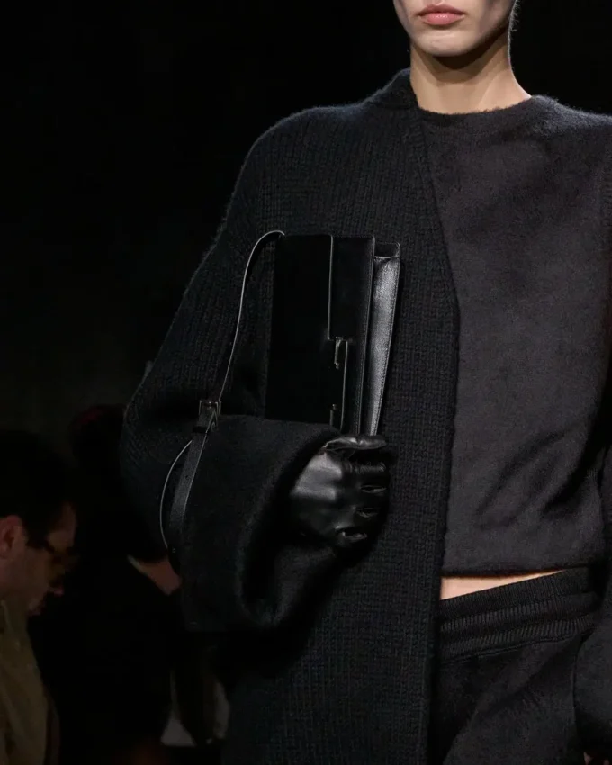 Sac à bandoulière Aube E/W en cuir grain souple