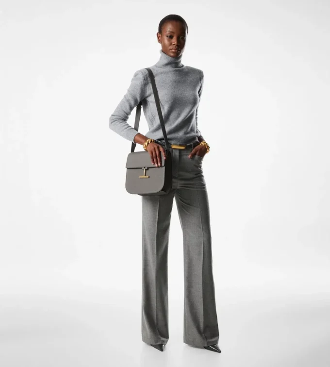 Sac à bandoulière moyen Tara en cuir grainé Sac à bandoulière moyen Tara en cuir grainé