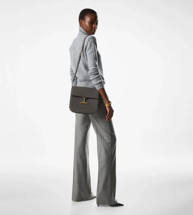 Sac à bandoulière moyen Tara en cuir grainé Sac à bandoulière moyen Tara en cuir grainé