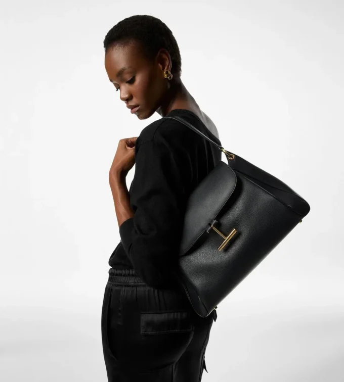 Sac à bandoulière moyen Tara en cuir grainé naturel Sac à bandoulière moyen Tara en cuir grainé naturel
