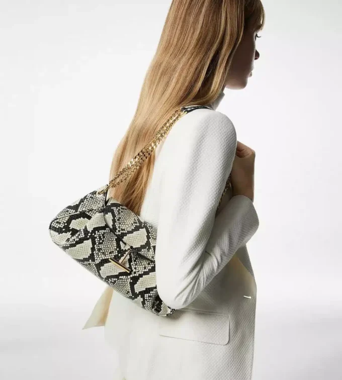 Sac à bandoulière Tara à chaîne en python imprimé Sac à bandoulière Tara à chaîne en python imprimé