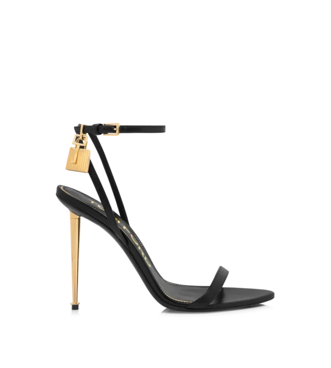 Sandales à bout pointu en cuir brillant avec cadenas Sandales à bout pointu en cuir brillant avec cadenas