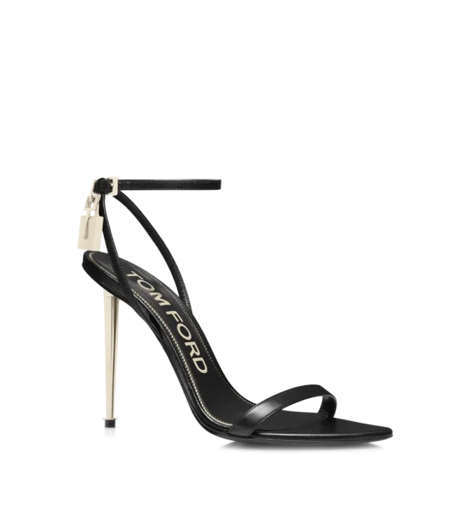 Sandales à bout pointu en cuir brillant avec cadenas Sandales à bout pointu en cuir brillant avec cadenas