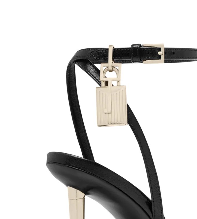 Sandales à bout pointu en cuir brillant avec cadenas Sandales à bout pointu en cuir brillant avec cadenas