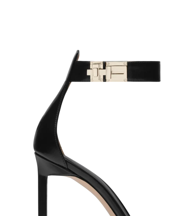 Sandales à bride cheville en cuir brillant avec boucle en T