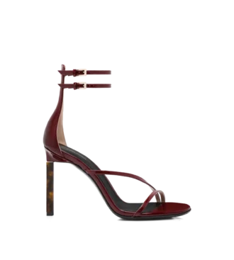 Sandales à bride à la cheville en cuir verni