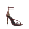 Sandales à bride à la cheville en cuir verni