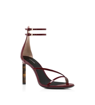 Sandales à bride à la cheville en cuir verni