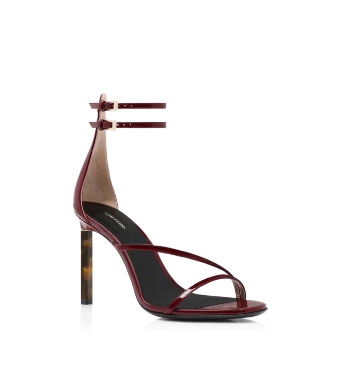 Sandales à bride à la cheville en cuir verni