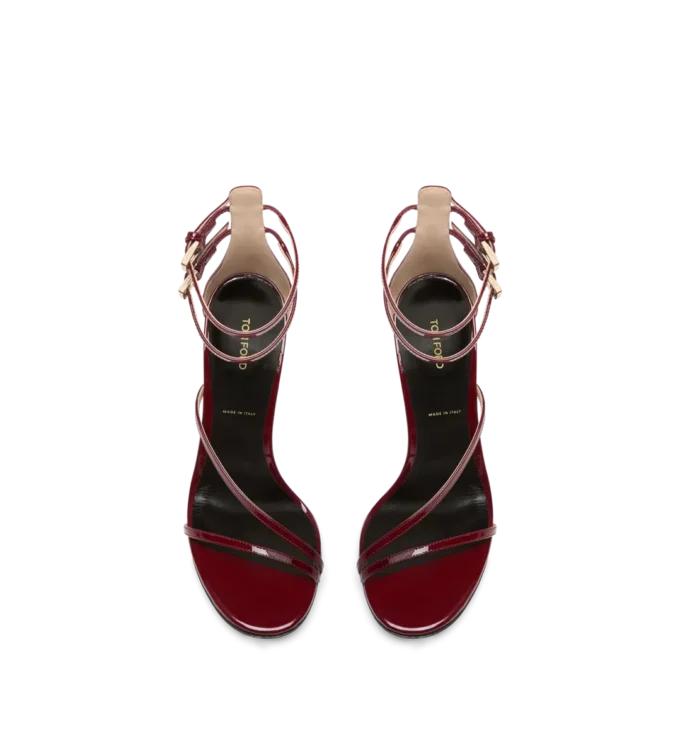 Sandales à bride à la cheville en cuir verni