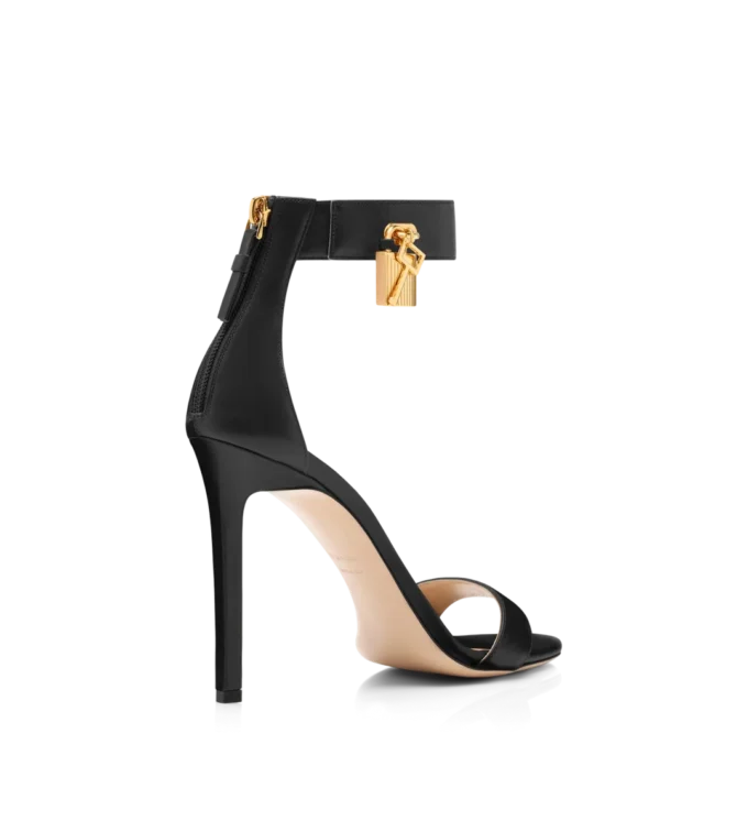Sandales en cuir avec cadenas Sandales en cuir avec cadenas