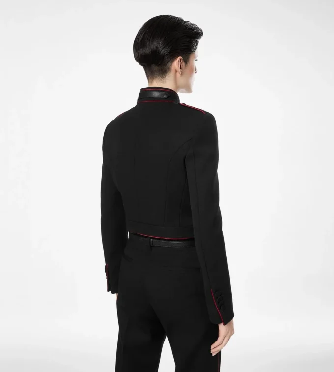 Veste d’officier en gabardine de laine élégante avec passepoil Veste d’officier en gabardine de laine élégante avec passepoil