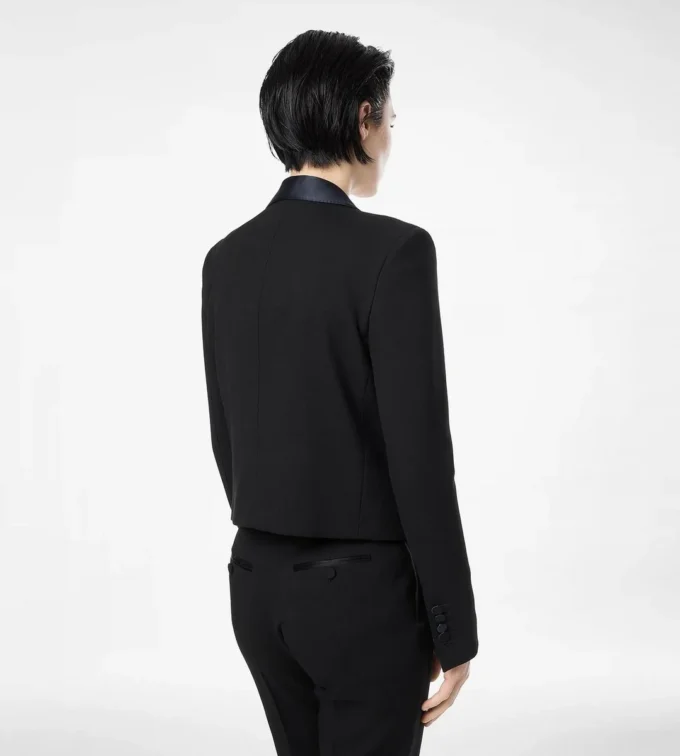 Veste de smoking courte à revers châle et boutonnage simple bicolore Veste de smoking courte à revers châle et boutonnage simple bicolore