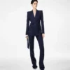 Veste à double boutonnage et revers en pointe en laine vierge à rayures ton sur ton Veste à double boutonnage et revers en pointe en laine vierge à rayures ton sur ton