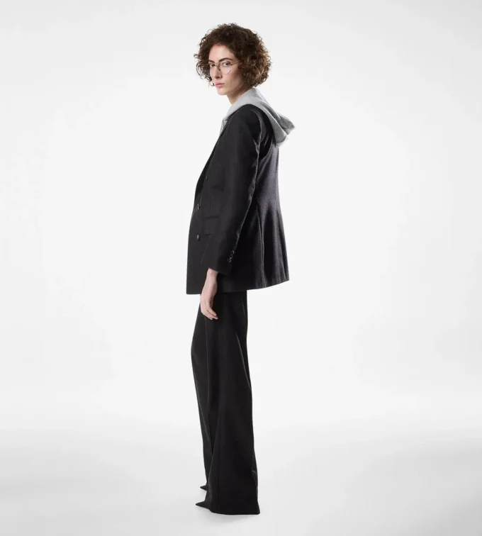 Veste en cachemire à double boutonnage et revers en pointe Veste en cachemire à double boutonnage et revers en pointe