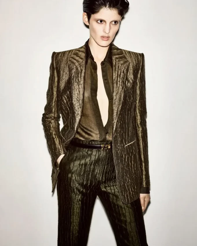 Veste à revers en pointe et boutonnage simple en jacquard croco Veste à revers en pointe et boutonnage simple en jacquard croco